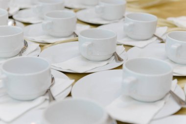 Boş bardak Ziyafet için - kahve Tim bekliyor