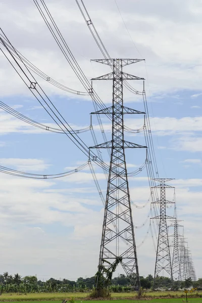 Pylon systému vysokého napětí elektřiny, přenosové vedení — Stock fotografie