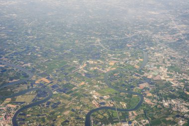 Kuş bakışı, konut erken Tayland'da indi. Bir uçağın penceresinden havadan görünümü