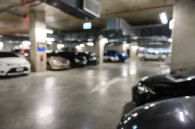 Arabaları ile Park Metro otomobillerin bulanık görüntü.