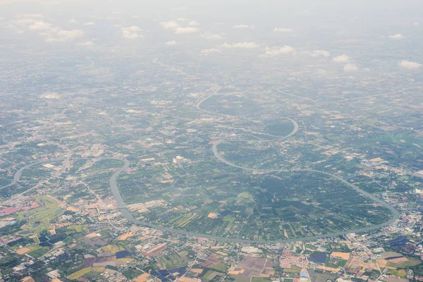 Kuş bakışı, konut erken Tayland'da indi. Bir uçağın penceresinden havadan görünümü