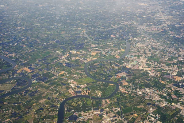 Kuş bakışı, konut erken Tayland'da indi. Bir uçağın penceresinden havadan görünümü