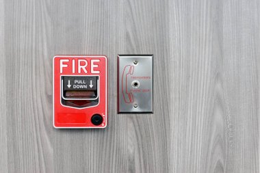 Yangın alarm kutusu uyarı ile kopya alanı için duvara geçiş