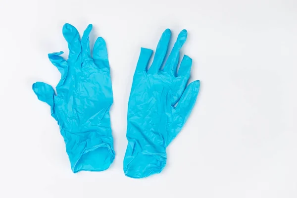 白い背景の使用後医療用手袋ブルー — ストック写真