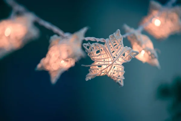 el yapımı beyaz hasır yıldız ile dekore için ampul
