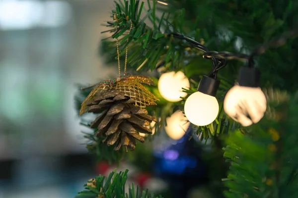 Proche Des Lumières Décorations Sur Arbre Noël Bonne Année Thème — Photo