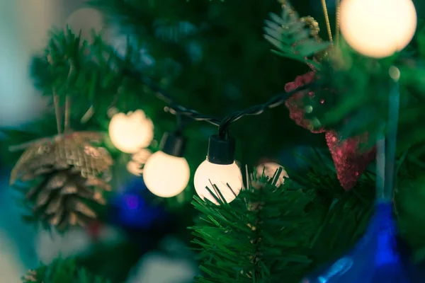 Proche Des Lumières Décorations Sur Arbre Noël Bonne Année Thème — Photo