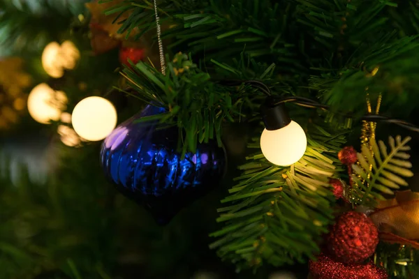 Nahaufnahme Von Lichterschmuck Weihnachtsbaum Frohes Neues Jahr Und Weihnachtsthema — Stockfoto