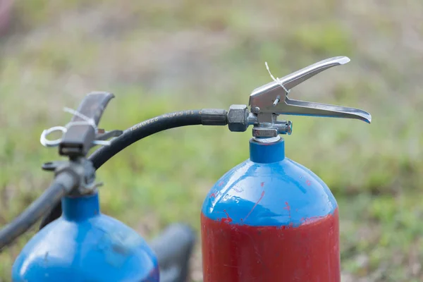 Depósito extintor de incendios al aire libre — Foto de Stock