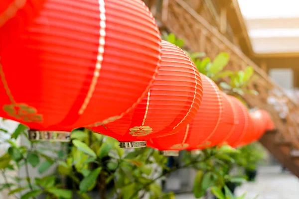 Red Chinese lanterns decoration for Chinese new year celebration — Stock Photo, Image