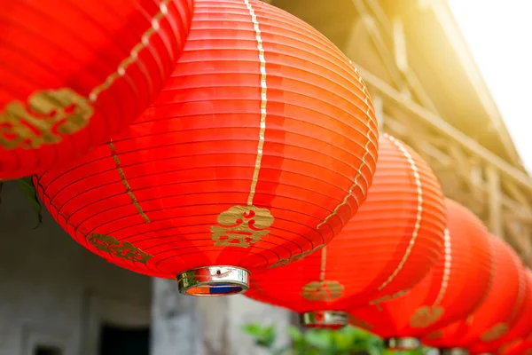 Red Chinese lanterns decoration for Chinese new year celebration — Stock Photo, Image