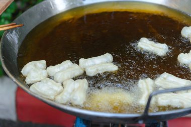 Patongko - derin kızarmış hamur sopa tavada kızartma