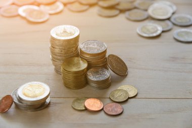 Para sikke yığını kopya alanı - finans, iş kavramı ile