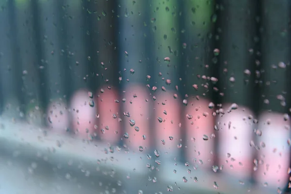 Βροχερή Σταγόνα Στο Παράθυρο Στο Βροχερές Ημέρες — Φωτογραφία Αρχείου