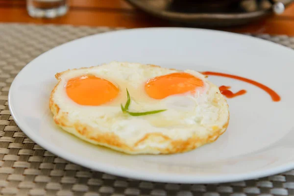 Traditional Breakfast Fried Eggs White Dish — Stock Photo, Image