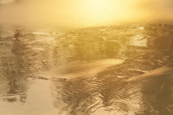 Goldenes Licht Das Eine Wasserwelle Meer Und Sand Bei Sonnenuntergang — Stockfoto