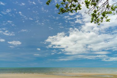 Tayland güzel plaj ve tropikal deniz doğa. Yaz dinlenmek açık konsept