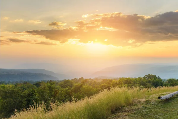 Landschap Van Bergen Vallei Tijdens Zonsondergang Natuurlijke Outdoor Achtergrond Concept — Stockfoto