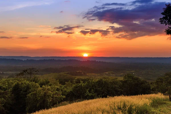 Landschaft Des Bergtals Während Des Sonnenuntergangs Natürliches Outdoor Hintergrundkonzept — Stockfoto