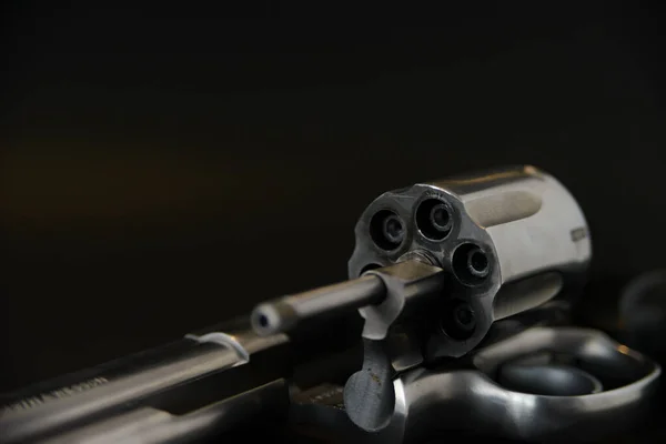 Περίστροφο 357 Magnum Caliber Κύλινδρος Ανοιχτός Σφαίρες Που Προεξέχουν Από — Φωτογραφία Αρχείου