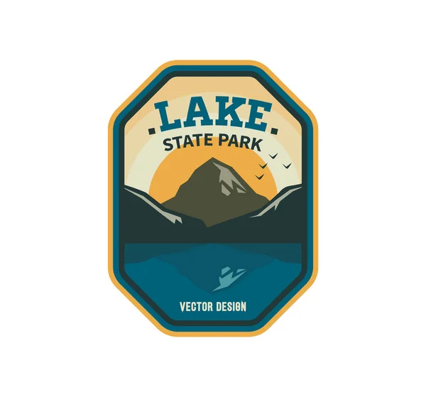 Průzkum turistiky emblém, logo design. Lake park cestování nálepka. — Stockový vektor