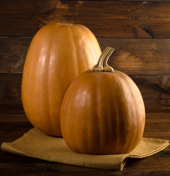 ahşap tahta üzerinde kabak ile sonbahar arka plan