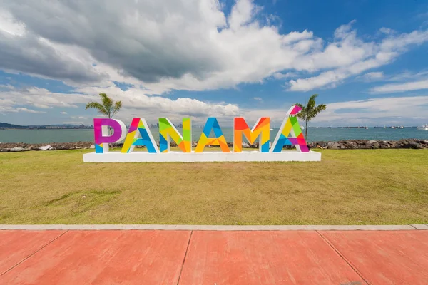 Letras en Panamá en la Calzada de la Ciudad de Panamá — Foto de Stock