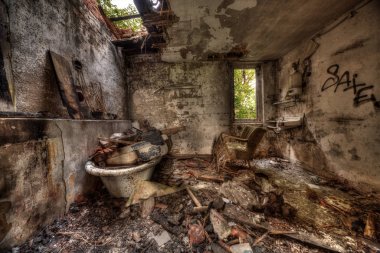 Terk edilmiş banyo - yerler kaybetti