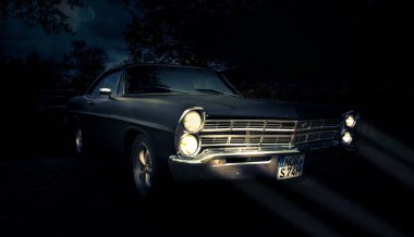Greetsiel, Almanya - 14 Mayıs 2017: Bir Ford Galaxie 500. Ford tarafından 1959-1974 Amerika Birleşik Devletleri'nde yılda ürettiği bir tam boyutlu araba Ford Galaxie olduğunu.