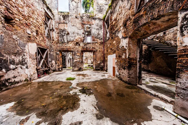 Ruina en el casco antiguo de Ciudad de Panamá. Lugares perdidos . — Foto de Stock