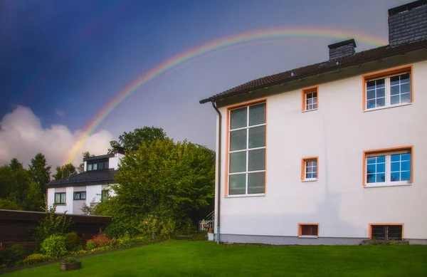 Rainbow Een Huis — Stockfoto