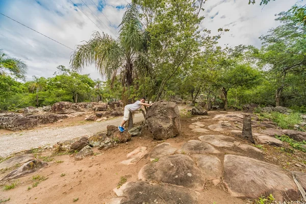 Man Rocky Wilderness Paraguay — Stock Photo, Image