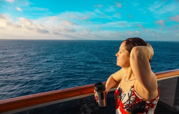 Woman Balcony Cruise Ship Sunrise — Stock Photo, Image