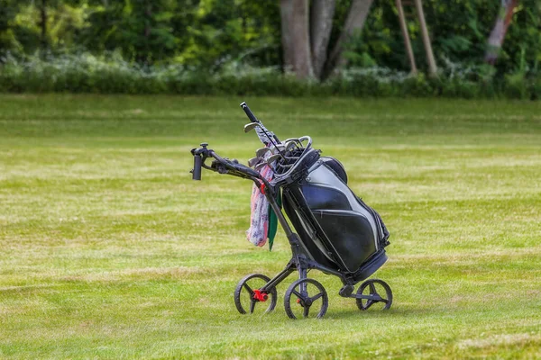 Golf Caddy Auf Einem Golfplatz lizenzfreie Stockbilder