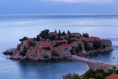 Sveti Stefan Adası'nda gündoğumu. Adriyatik Denizi, Karadağ