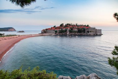 Sveti Stefan Adası'nda Adriyatik Denizi günbatımı, Karadağ