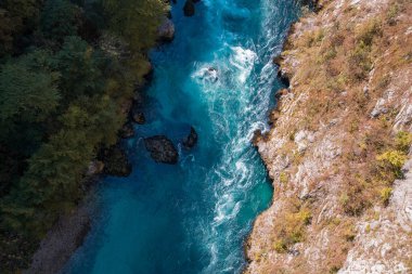 Dağ temizleyin masmavi river canyon, doğa manzara