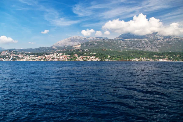 Panoramablick auf herceg novi stadt und hochgebirge, montenegro — Stockfoto