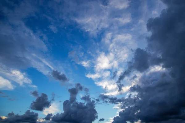 Puesta de sol nubes de salida del sol en el cielo, paisaje de la naturaleza fondo — Foto de Stock