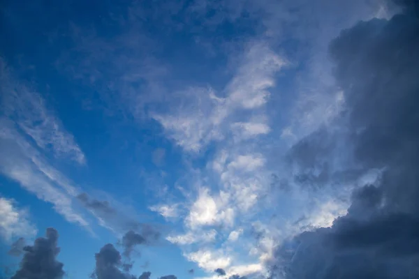 Puesta de sol nubes de salida del sol en el cielo, paisaje de la naturaleza fondo — Foto de Stock