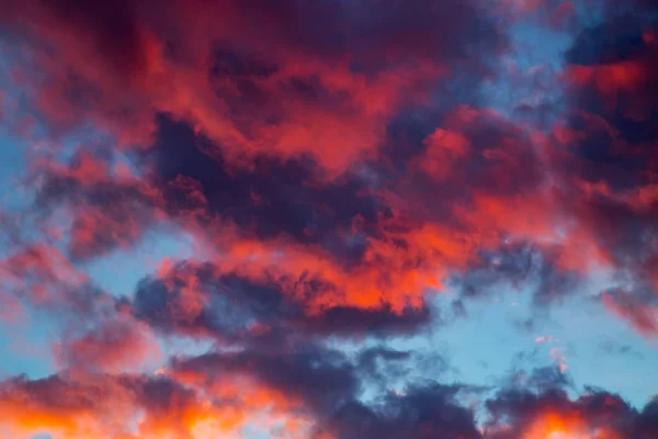 Puesta de sol nubes de salida del sol en el cielo, paisaje de la naturaleza fondo — Foto de Stock