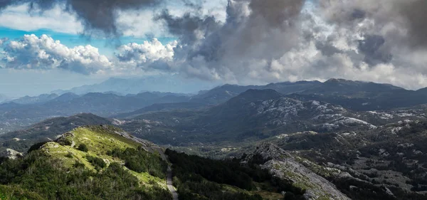 Mesafeden dağlar, doğa manzara Panorama