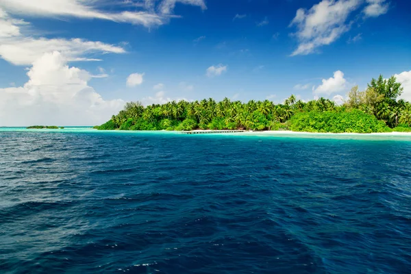Krajobraz Natura piękne tropikalnej wyspie w ciągu dnia — Zdjęcie stockowe