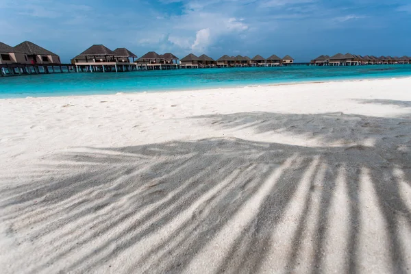 Water bungalows resort op eilanden — Stockfoto