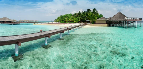 Centro turístico de bungalows de agua en islas —  Fotos de Stock