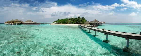 Resort bungalows wody o Wyspy — Zdjęcie stockowe
