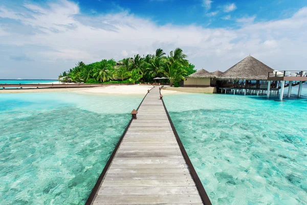 Vatten bungalows resort på öarna — Stockfoto