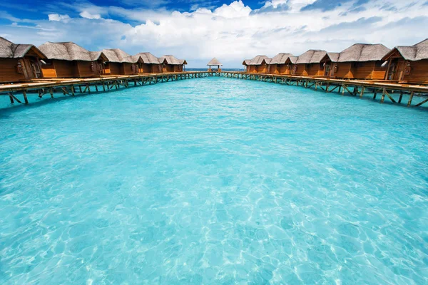 Water bungalows resort at islands. Indian Ocean, Maldives — Stock Photo, Image