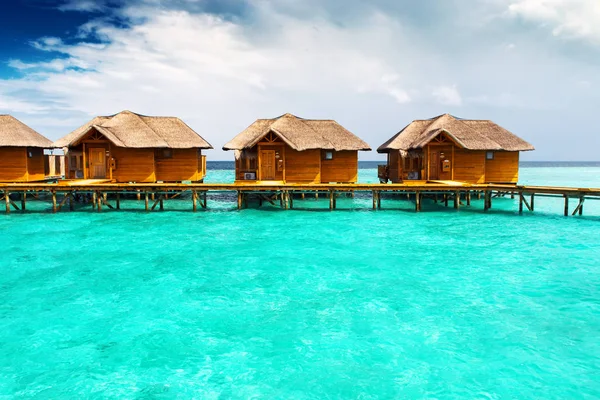 Vodní bungalovy resort na ostrovy. Indický oceán, Maledivy — Stock fotografie