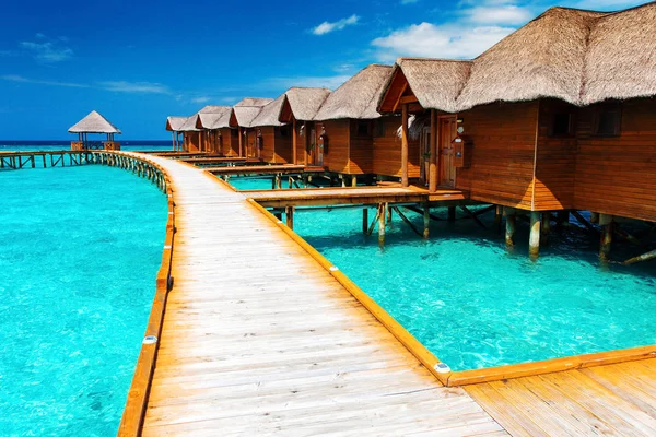 Water bungalows resort at islands. Indian Ocean, Maldives — Stock Photo, Image